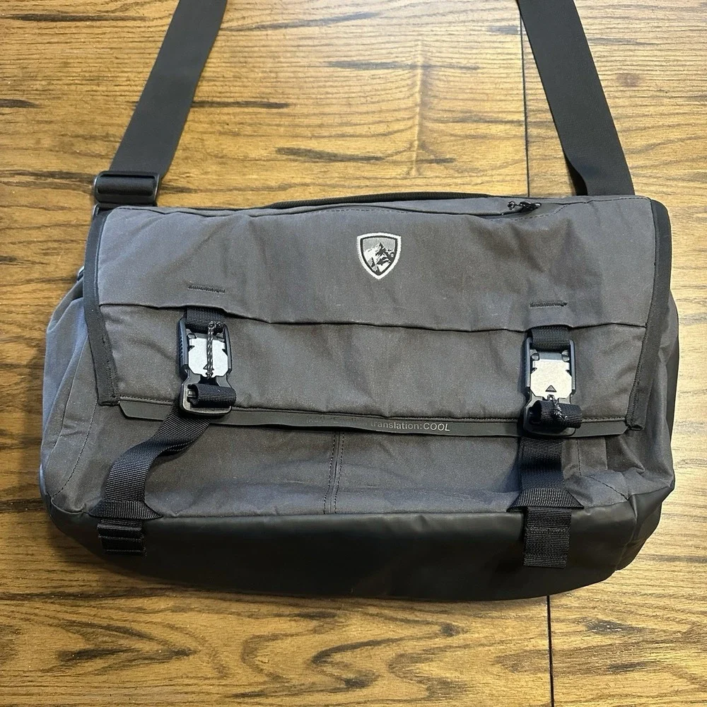 KUHL 14L Eskape Ink Black Kanvas Messenger Bag Laptop Travel Crossbody Carryon